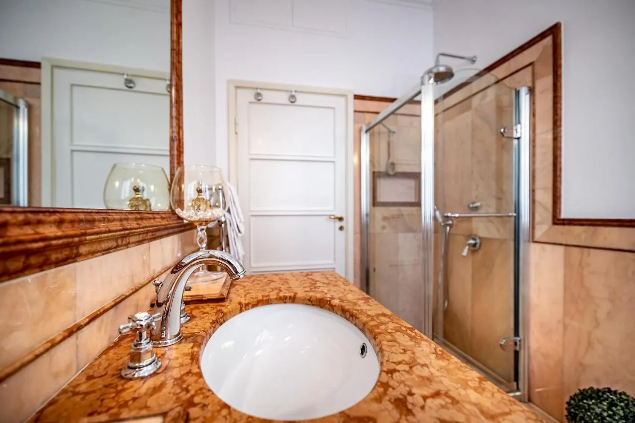 Yid Leopolda Apt Few Minutes From Central Station Florence