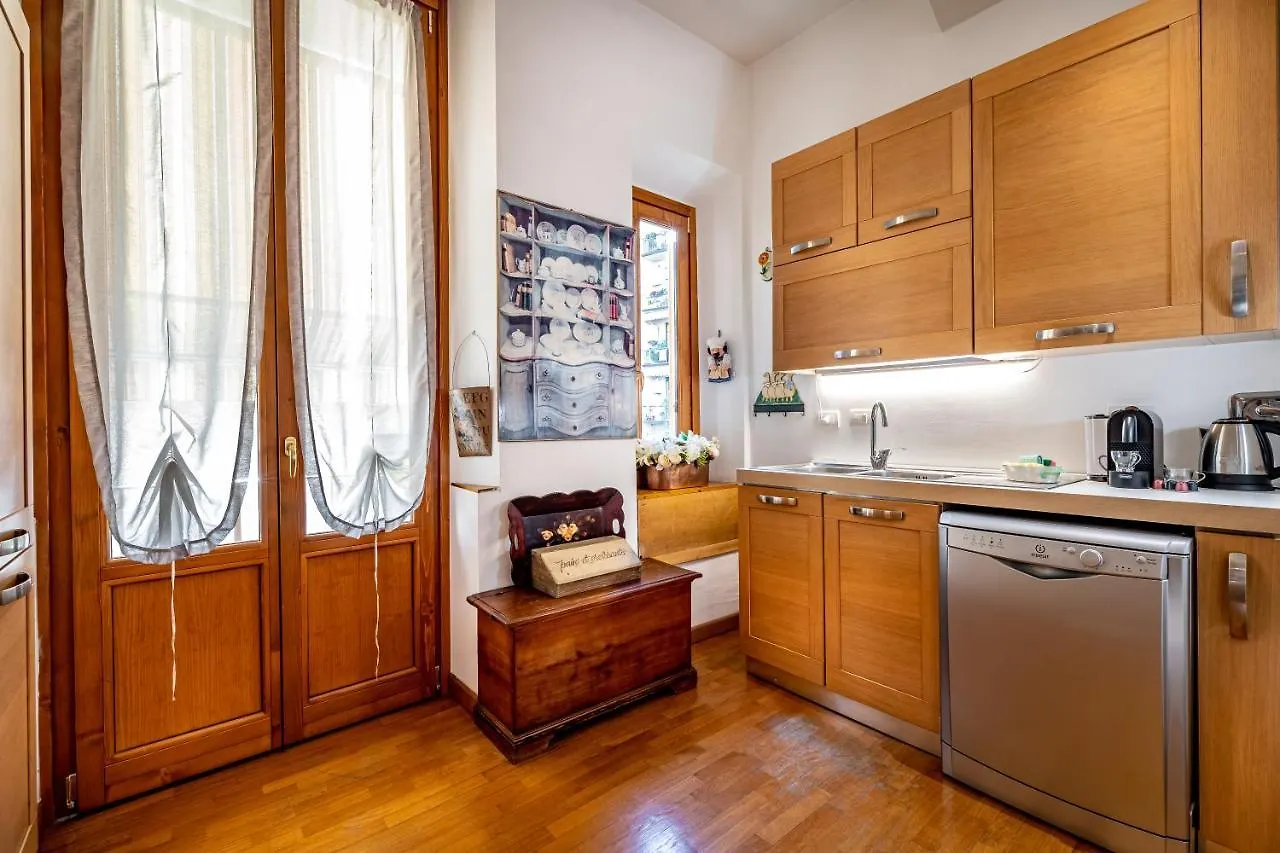 Yid Leopolda Apt Few Minutes From Central Station Florence 0*,