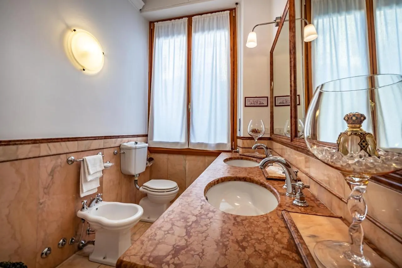 Yid Leopolda Apt Few Minutes From Central Station Florence Apartment