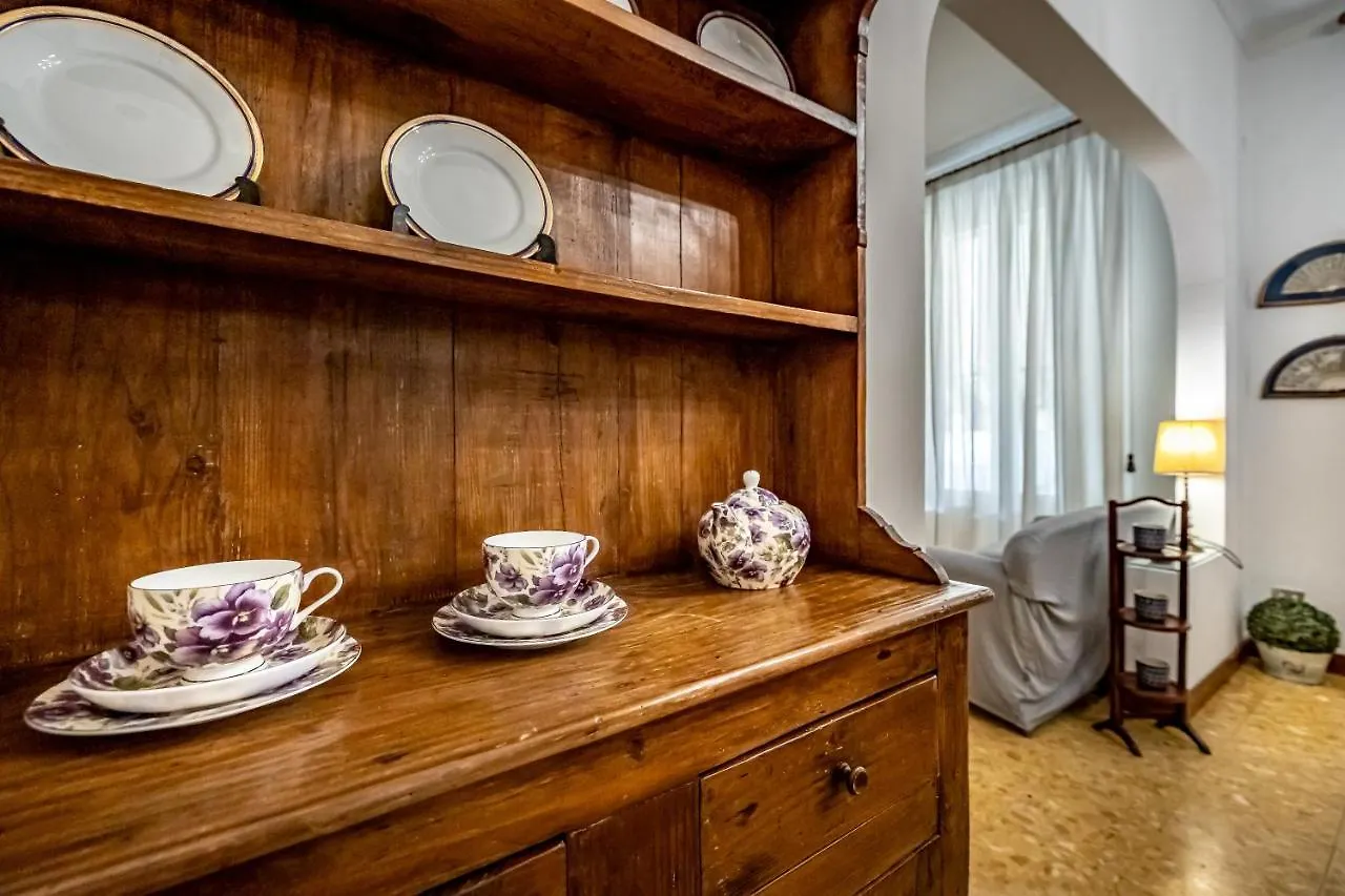 Yid Leopolda Apt Few Minutes From Central Station Florence Italy