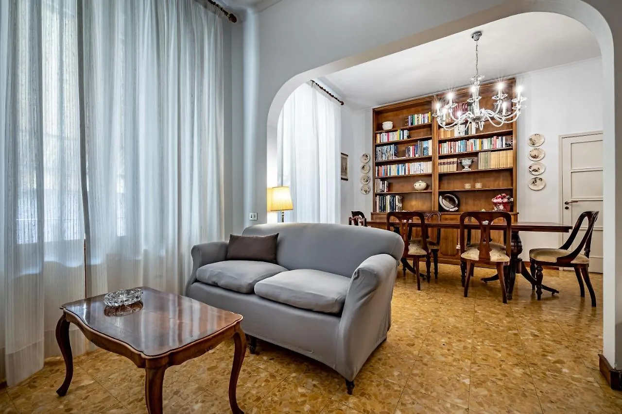 Yid Leopolda Apt Few Minutes From Central Station Florence Italy