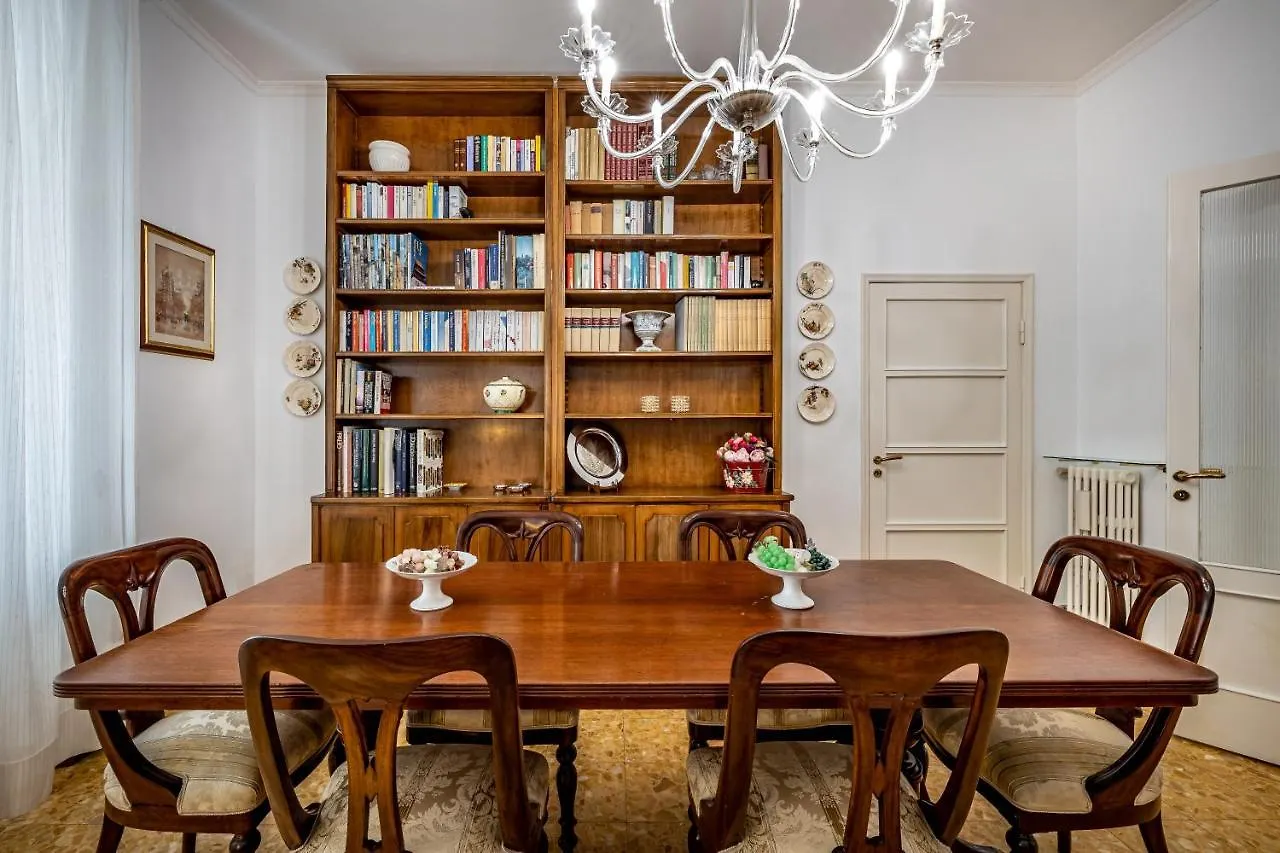 Yid Leopolda Apt Few Minutes From Central Station Florence 0*,  Italy