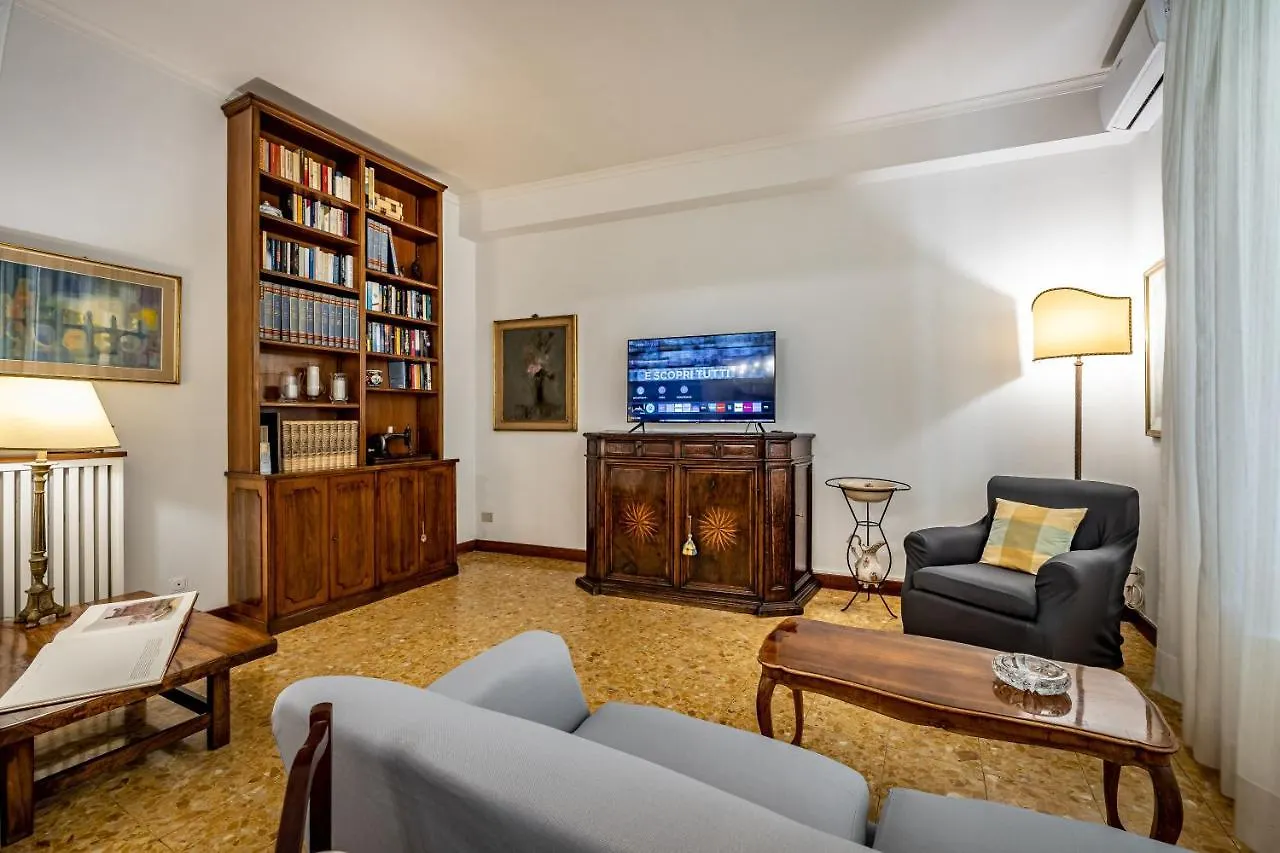 Yid Leopolda Apt Few Minutes From Central Station Apartment Florence 0*,  Italy